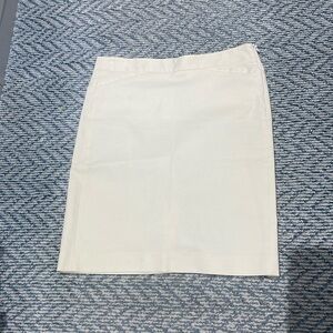 Theory size 4 Ivory White skirt above knee